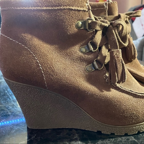 Mia size 8 moccasin boots raise platform wedge - Picture 4 of 9
